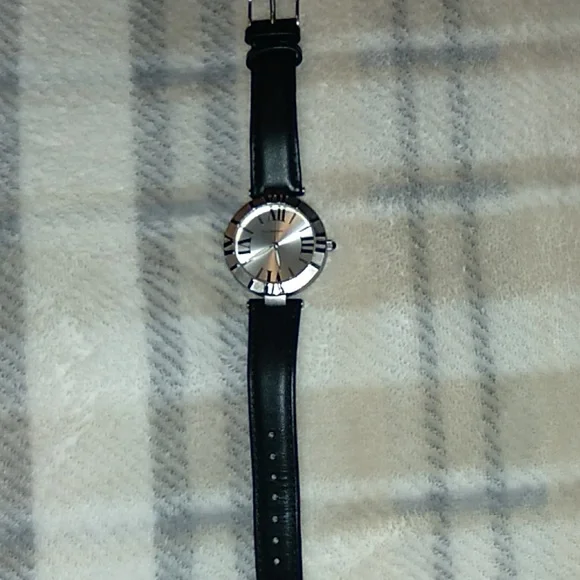 Isaac Mizrahi Live Watch Black Leather Band NWOT - Picture 2 of 4